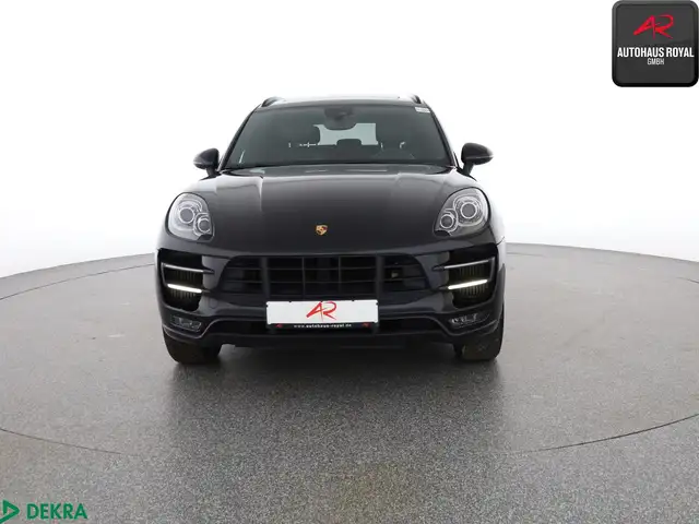 Porsche Macan view 8