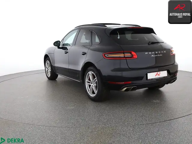 Porsche Macan view 3