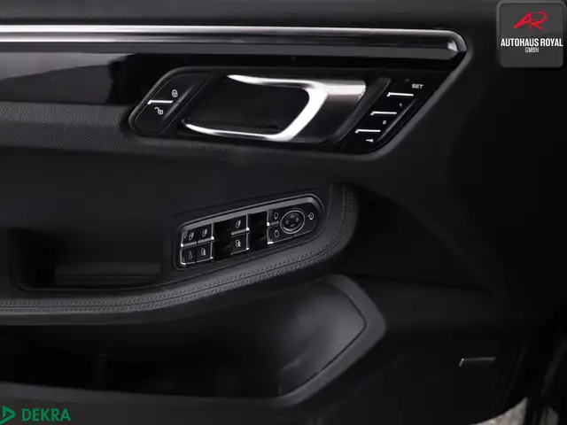 Porsche Macan view 13