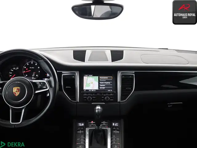 Porsche Macan view 9