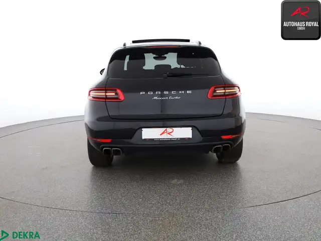 Porsche Macan view 4