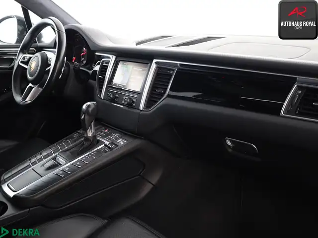 Porsche Macan view 10