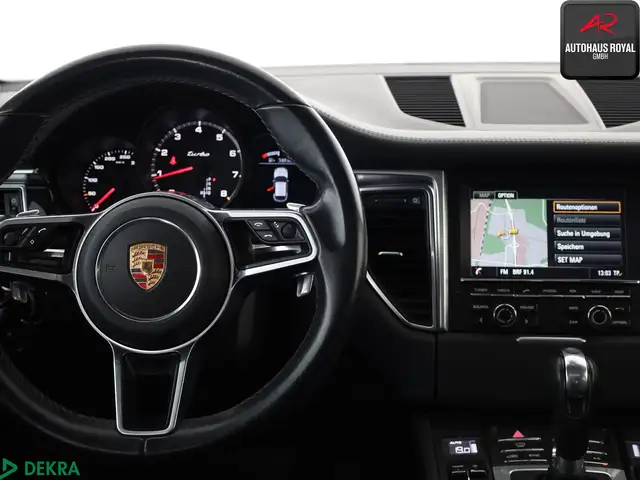 Porsche Macan view 15