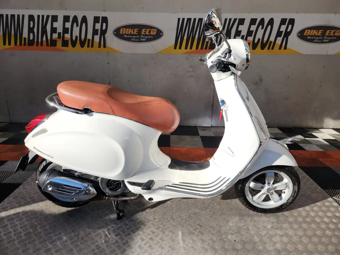 Vespa Primavera 125 Blanc - 1