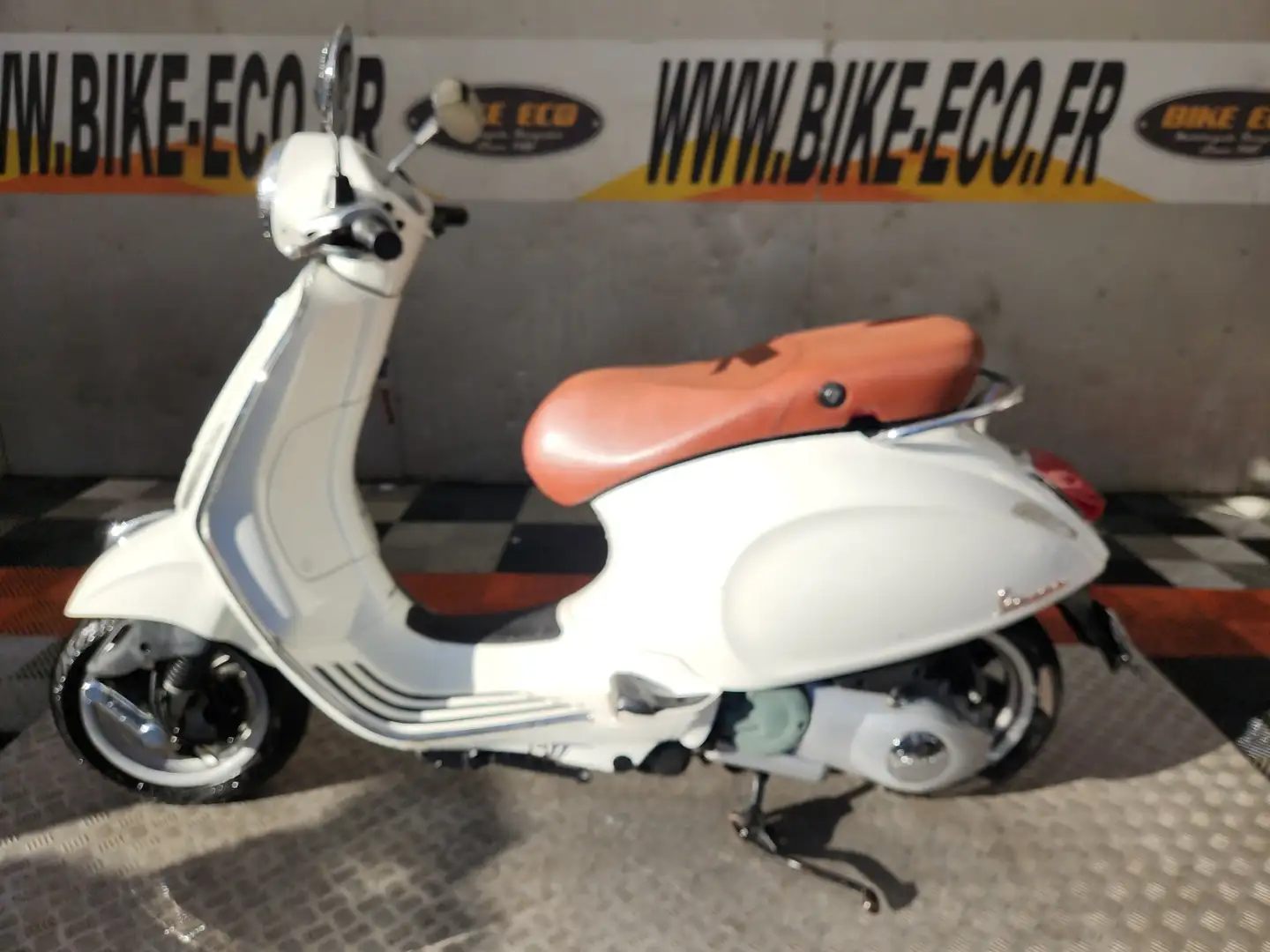 Vespa Primavera 125 Blanc - 2