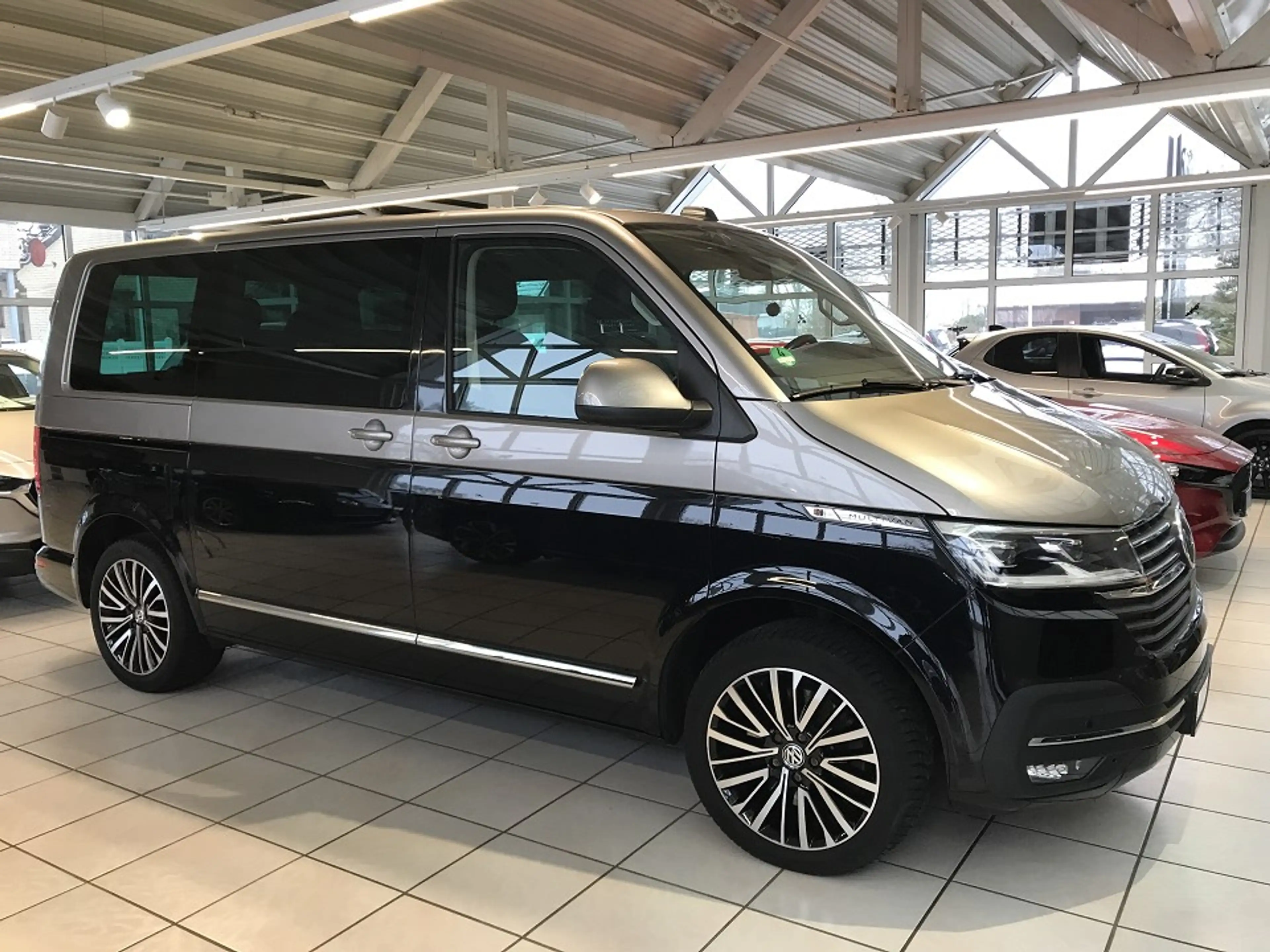 Volkswagen T6.1 Multivan 2.0 TDI 4Motion DSG Generation Six — photo 2