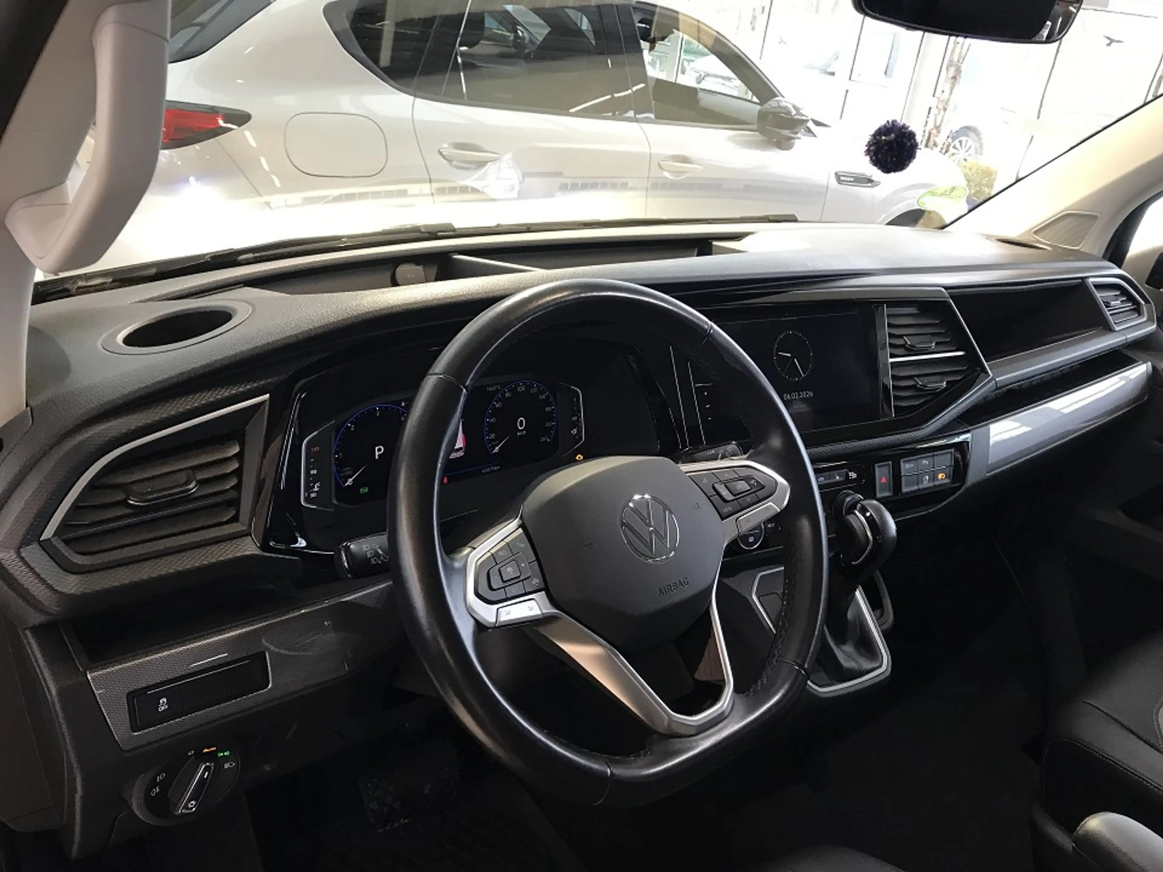 Volkswagen T6.1 Multivan 2.0 TDI 4Motion DSG Generation Six — photo 8