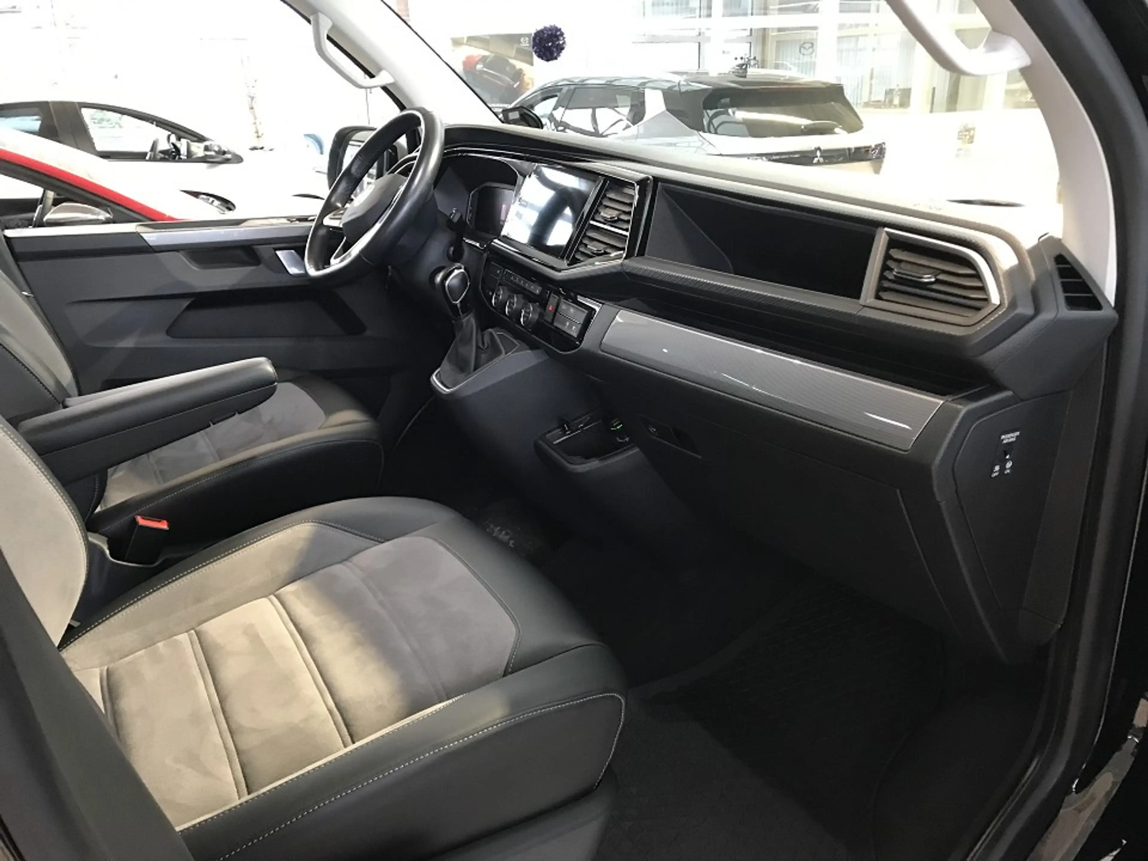 Volkswagen T6.1 Multivan 2.0 TDI 4Motion DSG Generation Six — photo 7