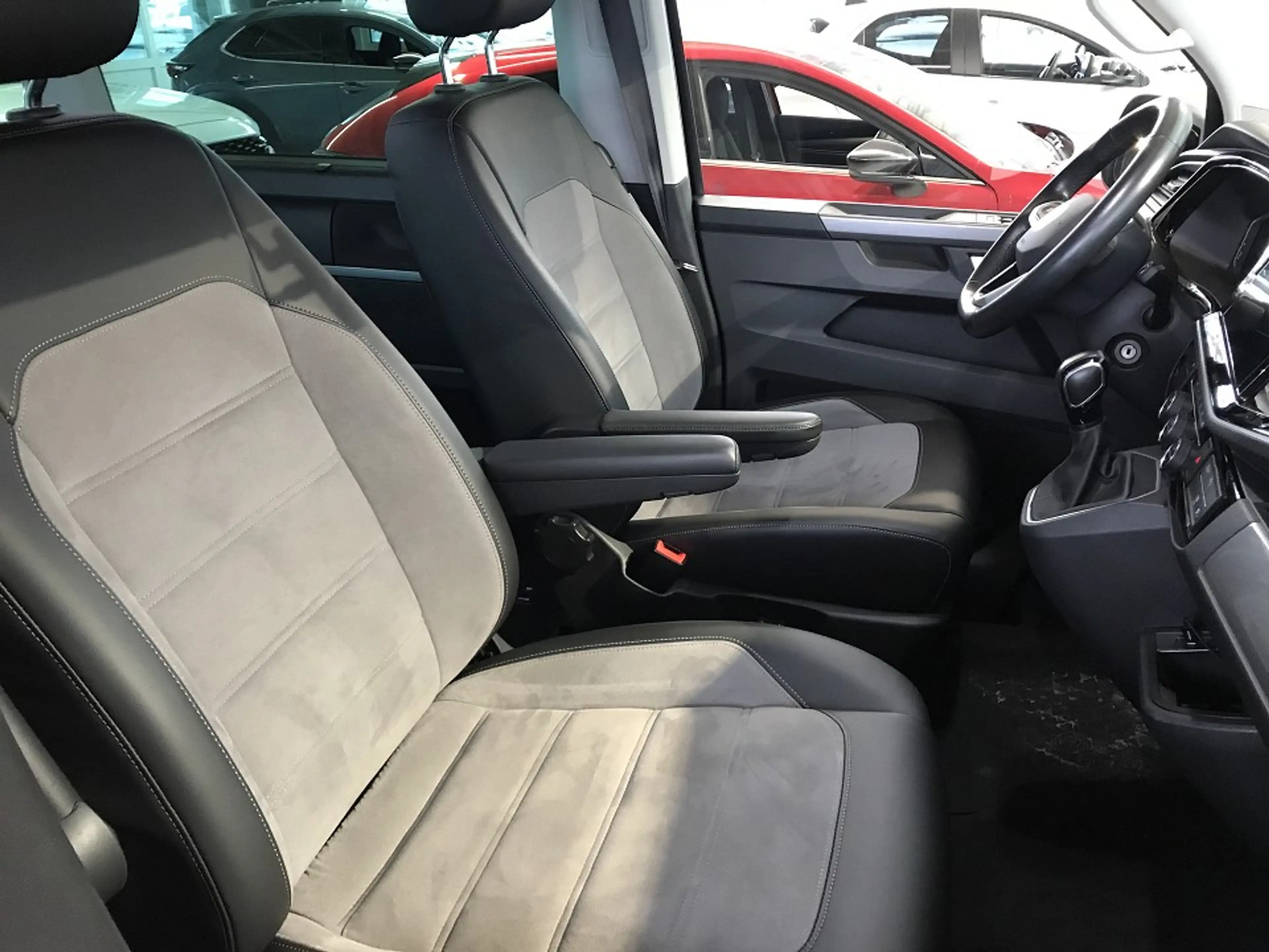 Volkswagen T6.1 Multivan 2.0 TDI 4Motion DSG Generation Six — photo 14