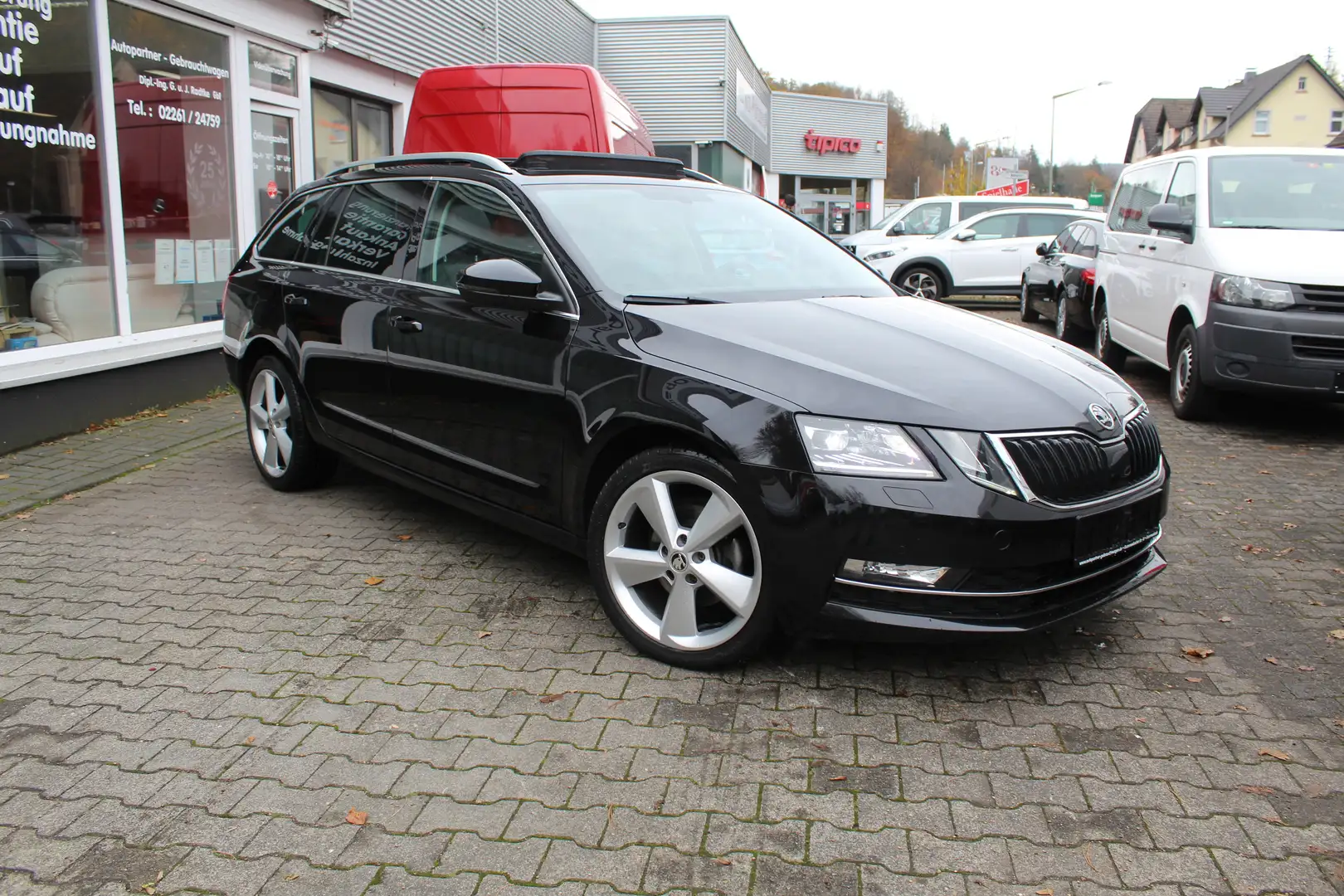 Skoda Octavia Combi 2,0 TDi DSG, Automatik, Navi, LED, elSD, Noir - 2