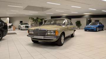 W123 Oldtimer mit H Kennzeichen/Schiebedach