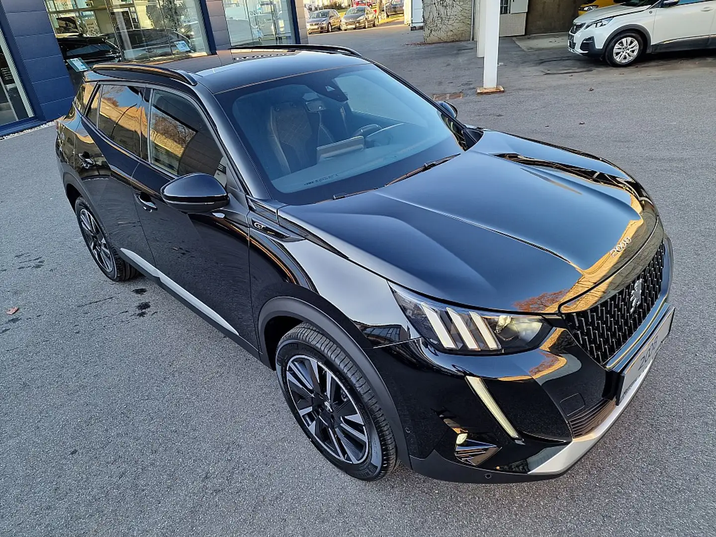 Peugeot 2008 BlueHDi 130 S&S GT Pack EAT8 "inkl. Aluwinterrä... Schwarz - 1