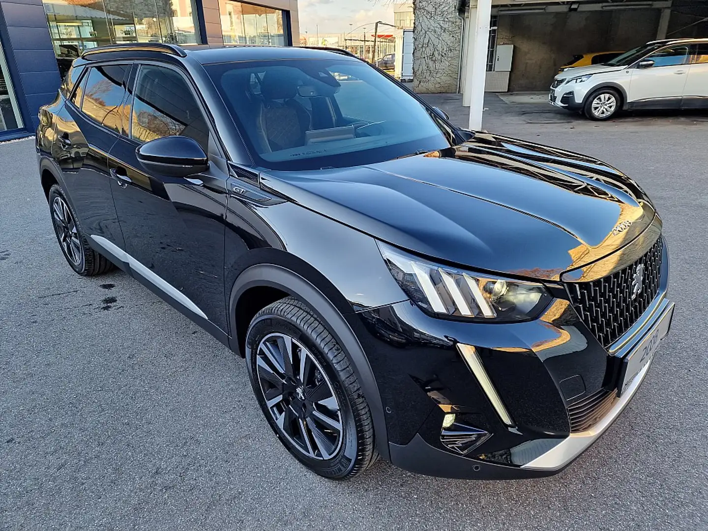 Peugeot 2008 BlueHDi 130 S&S GT Pack EAT8 "inkl. Aluwinterrä... Schwarz - 2