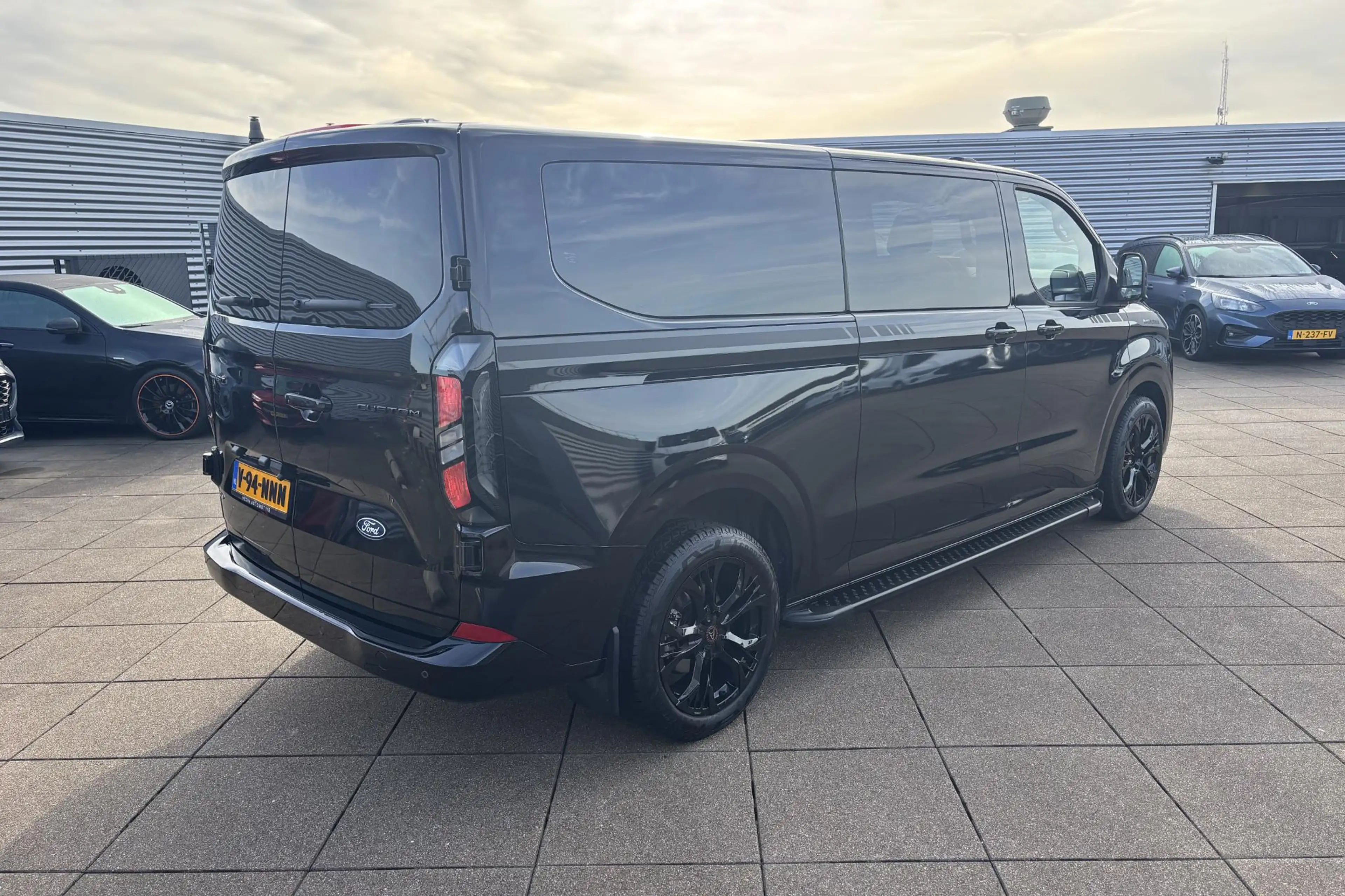 Ford Transit Custom 320 2.5 PHEV L2H1 Sport — photo 2