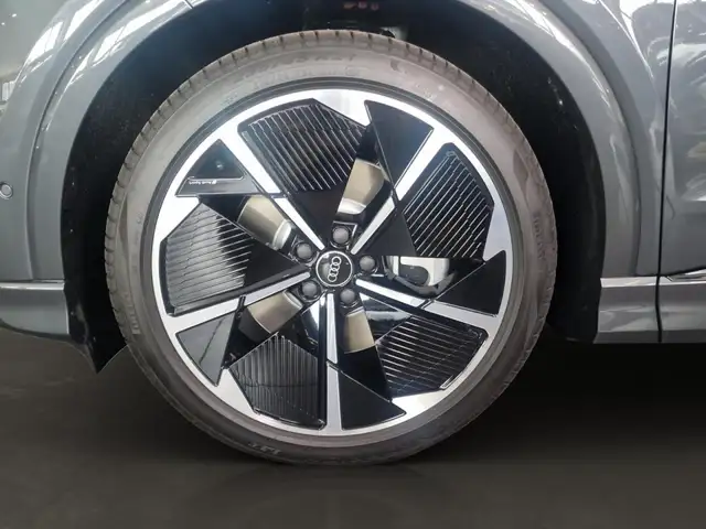 Audi Q4 e-tron view 7