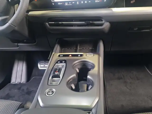Audi Q4 e-tron view 12