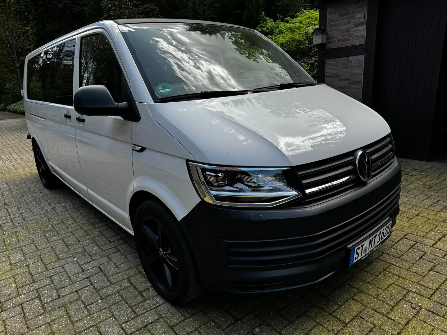 Volkswagen T6 Kombi Kombi lang 2,0 TDI Lang LED Navi AHK Klima Sitzhz. Blanco - 1