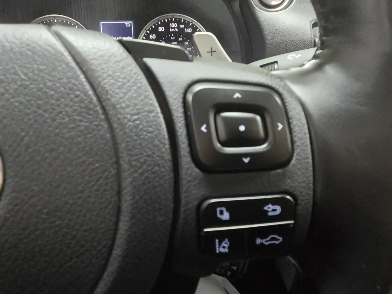 Lexus IS снимка Lexus IS