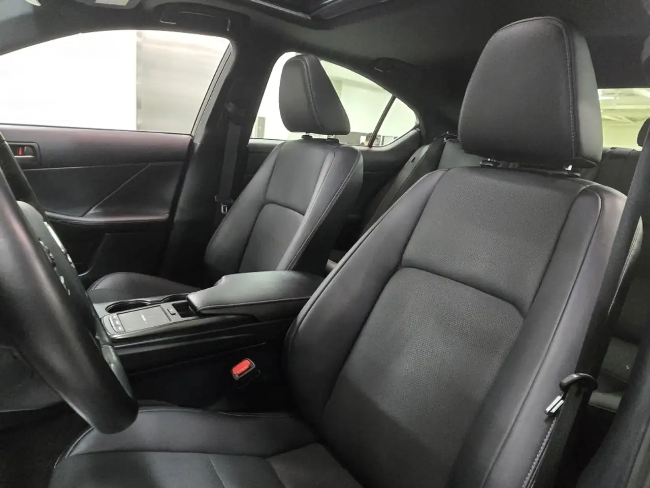 Lexus IS снимка Lexus IS