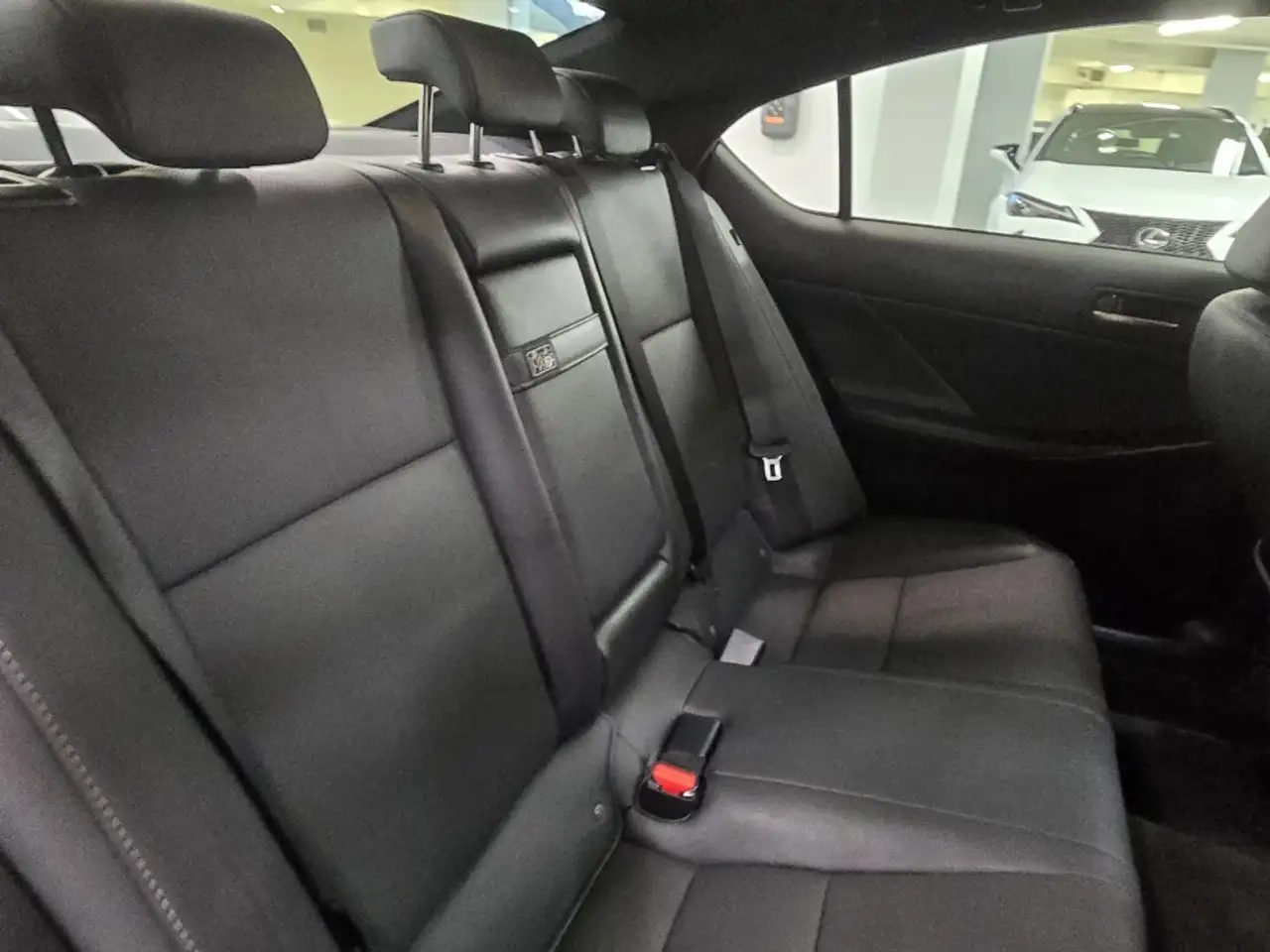 Lexus IS снимка Lexus IS