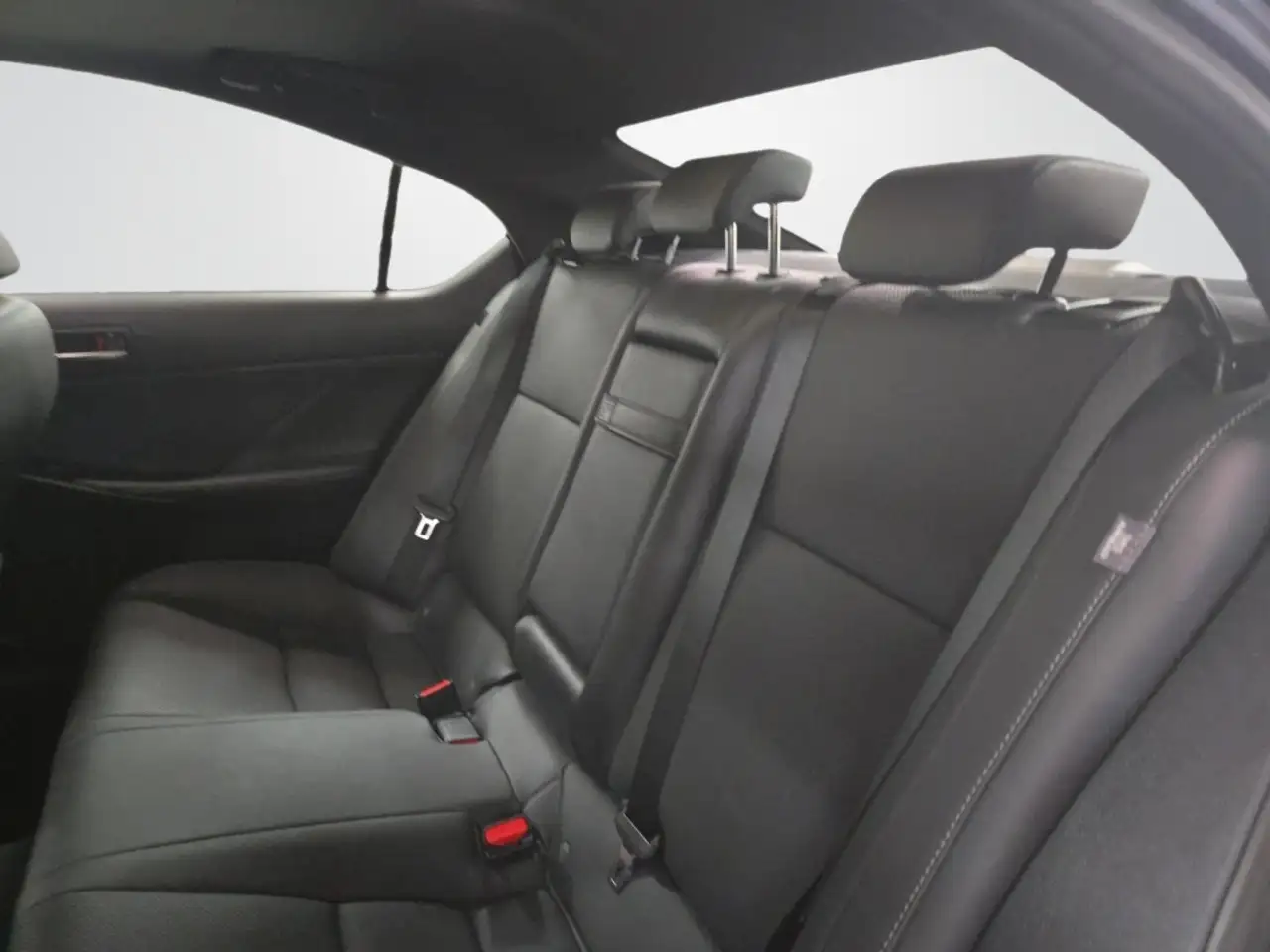 Lexus IS снимка Lexus IS