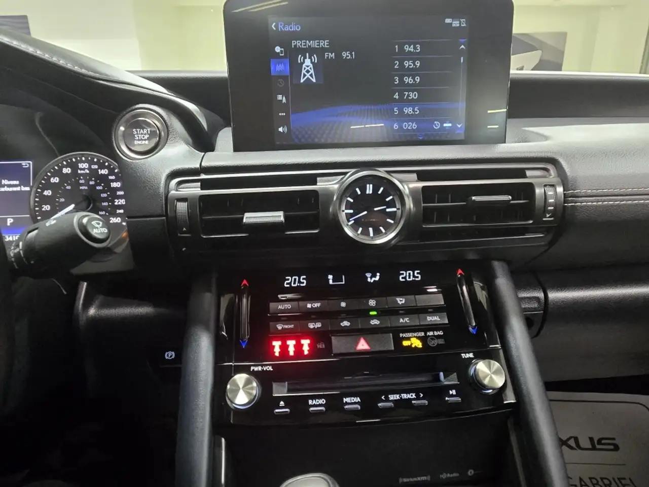 Lexus IS снимка Lexus IS