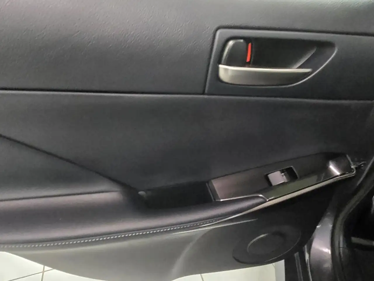 Lexus IS снимка Lexus IS
