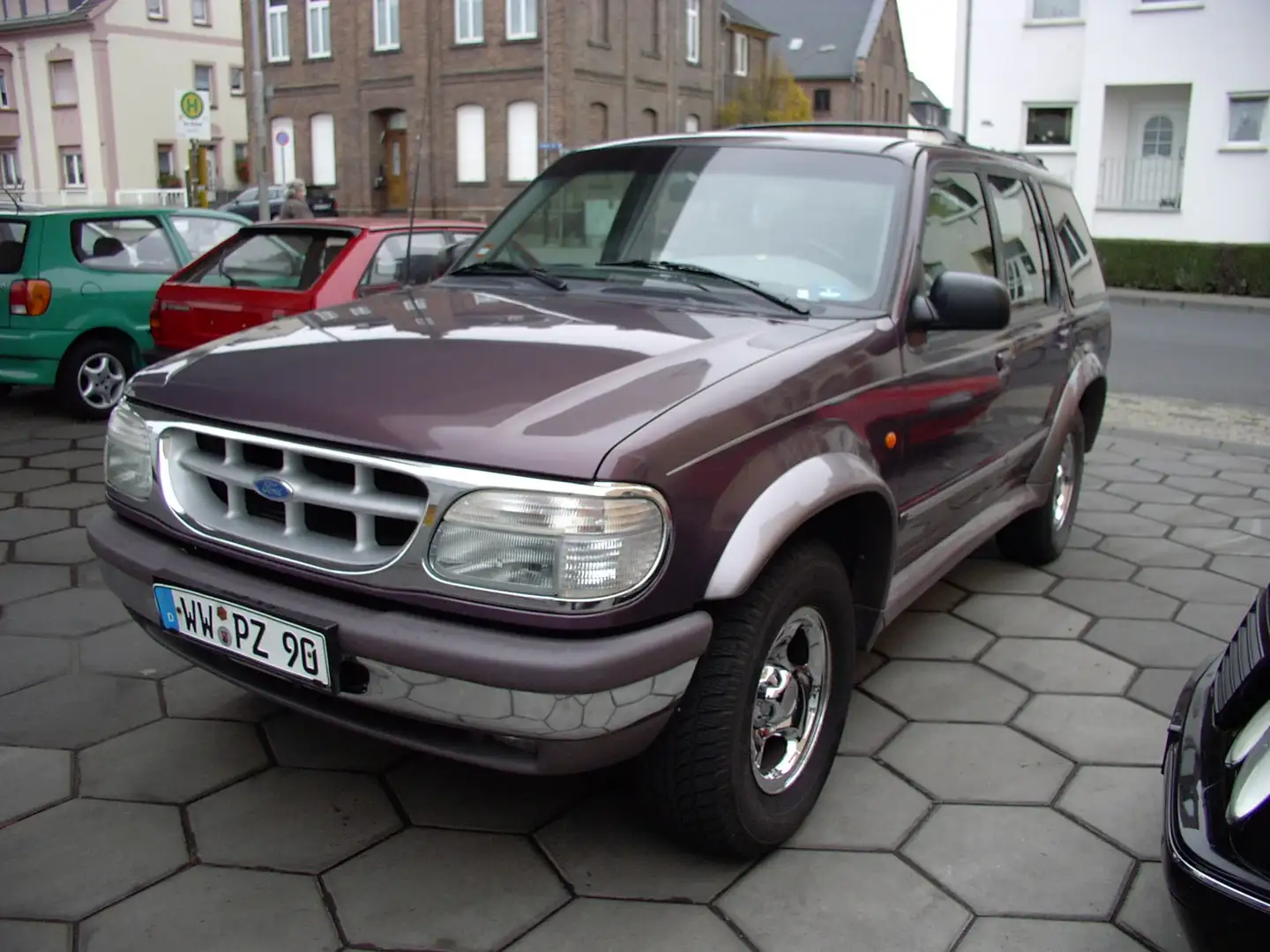 Ford Explorer Highclass 4,0 Allrad Lila - 1