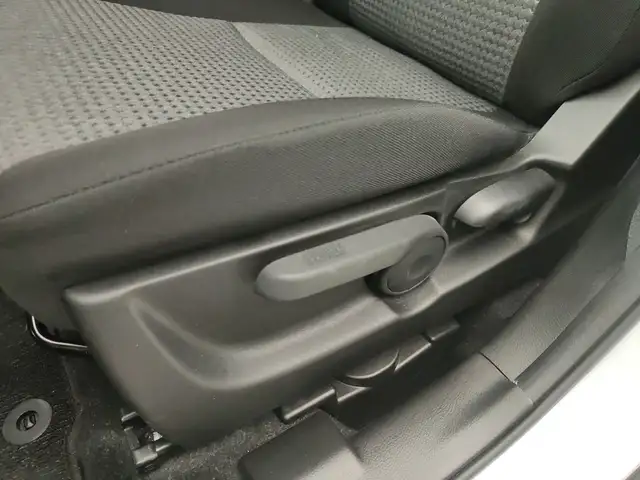 Suzuki S-Cross view 25