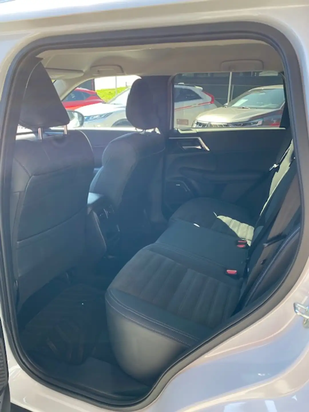 Mitsubishi Outlander PHEV Intense Bild 10