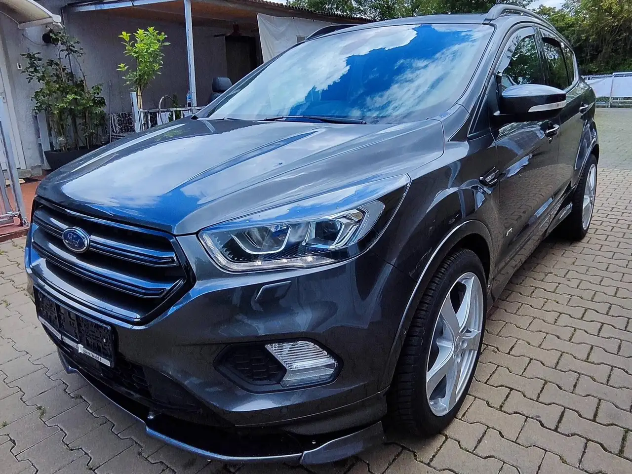 Ford Kuga ST-Line 4x4 Automatik — photo 1 of 24