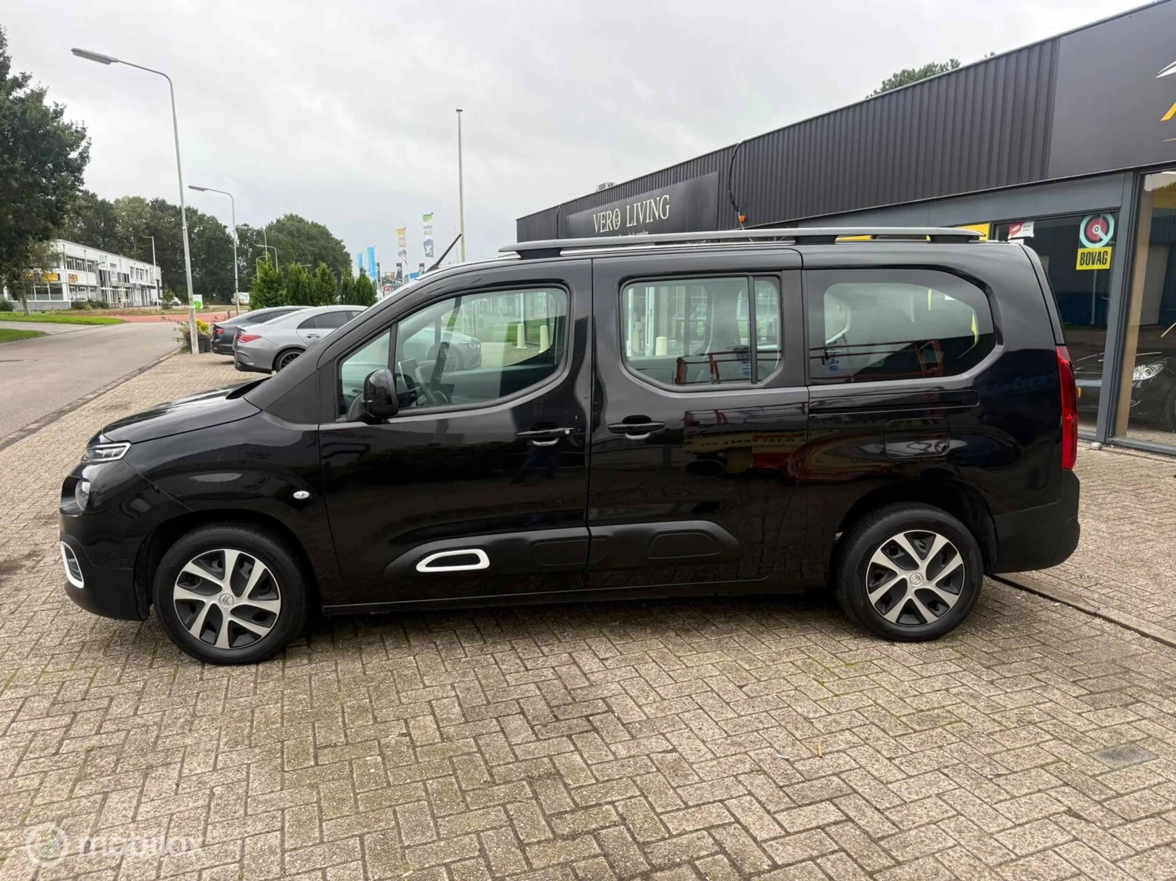 Citroen Berlingo XL 1.2 PureTech Shine 7p. clima cruise 69519 km — photo 2