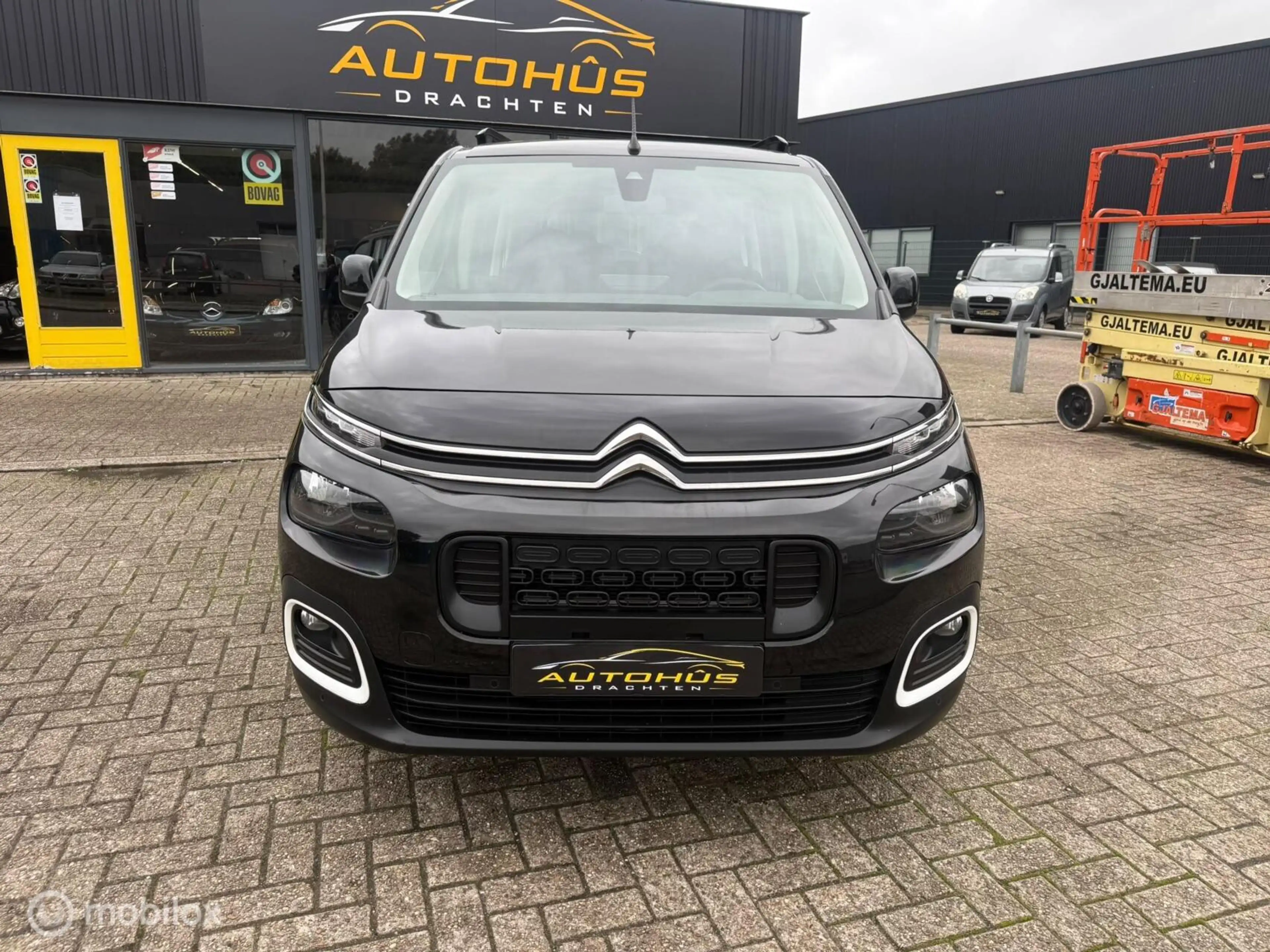 Citroen Berlingo XL 1.2 PureTech Shine 7p. clima cruise 69519 km — photo 8