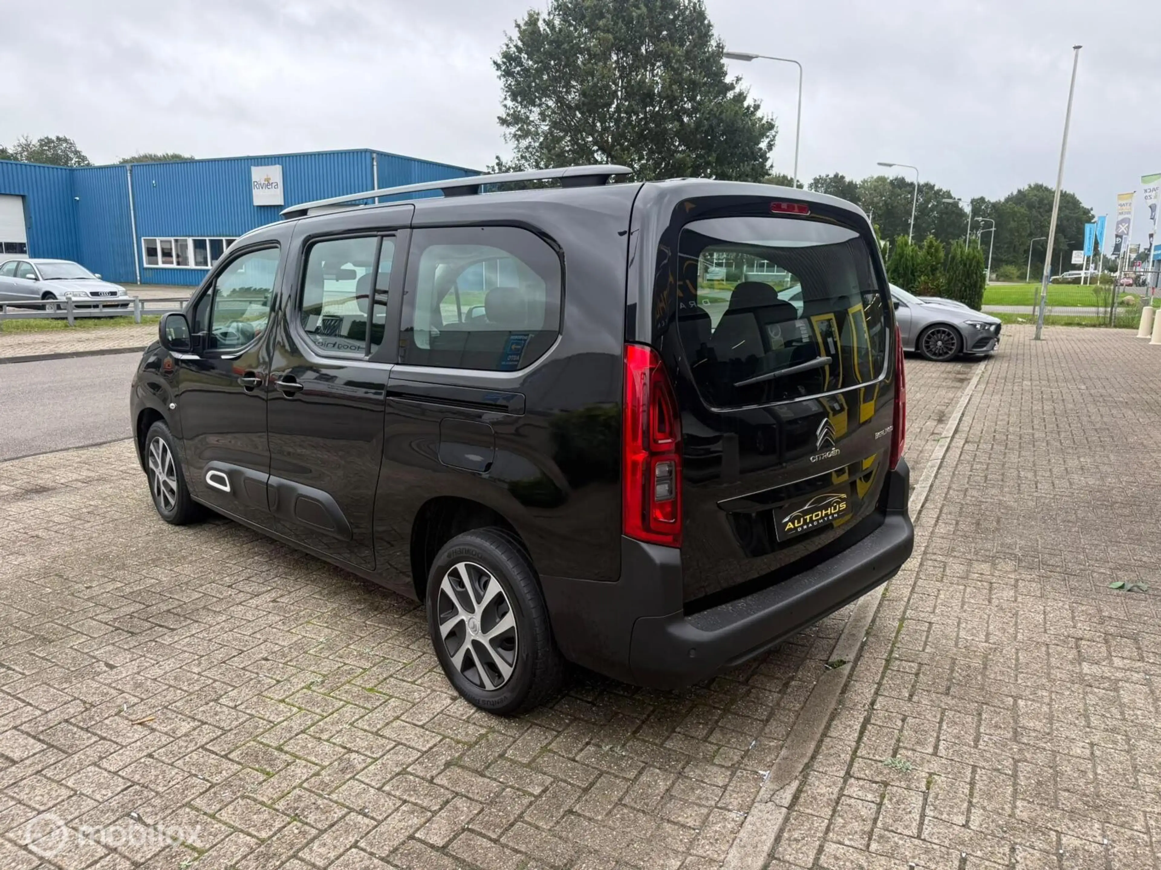 Citroen Berlingo XL 1.2 PureTech Shine 7p. clima cruise 69519 km — photo 3