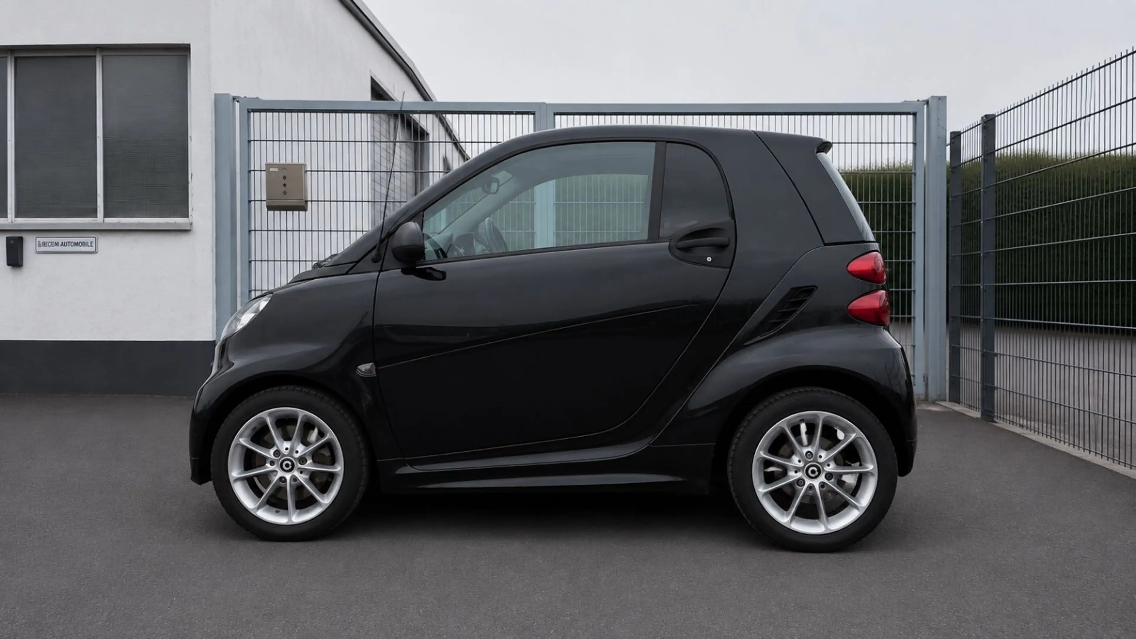 smart forTwo 71PS*SERVO * PANO * CARPLAY * SHZ * KLIMA — photo 5