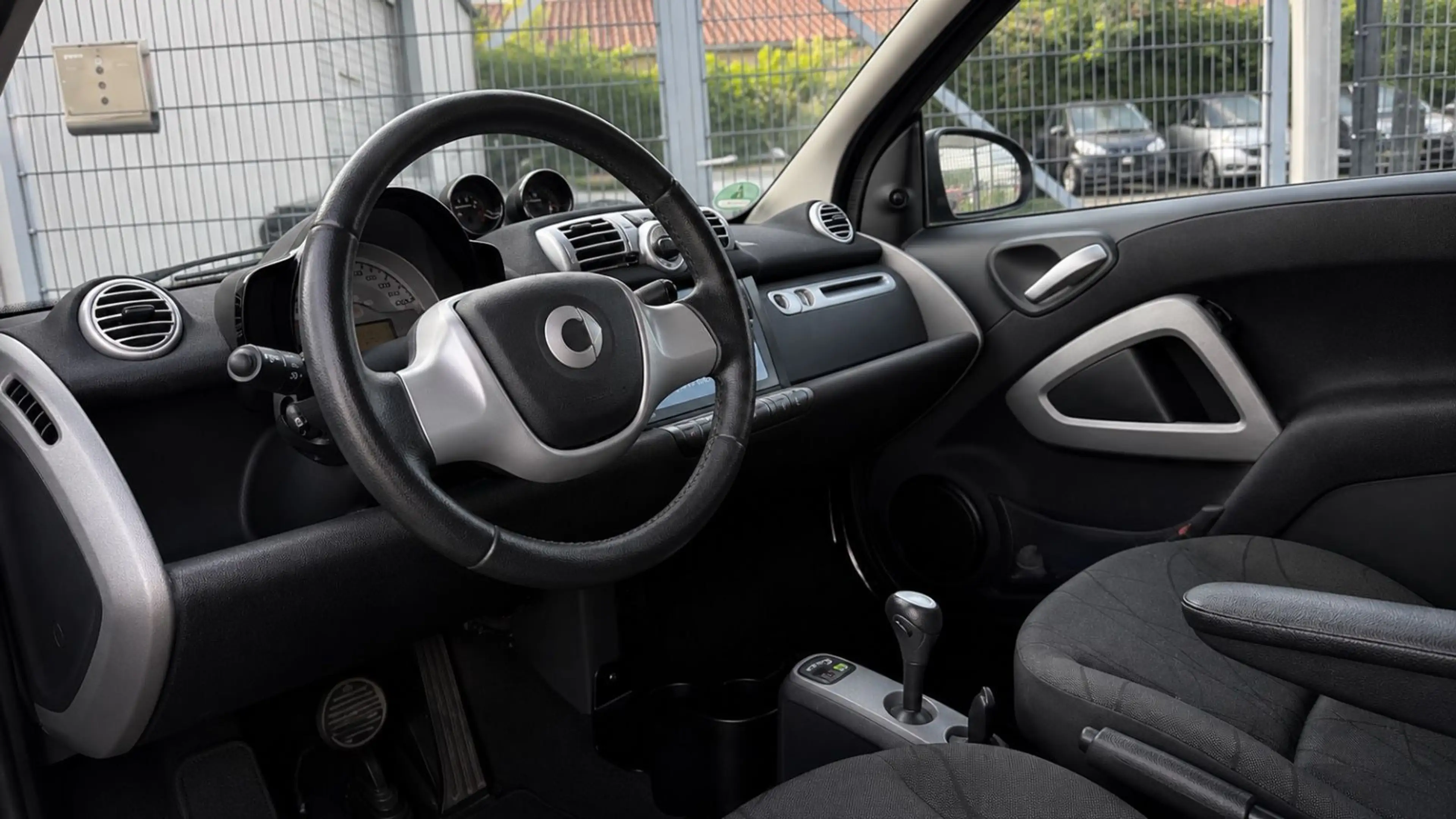 smart forTwo 71PS*SERVO * PANO * CARPLAY * SHZ * KLIMA — photo 10