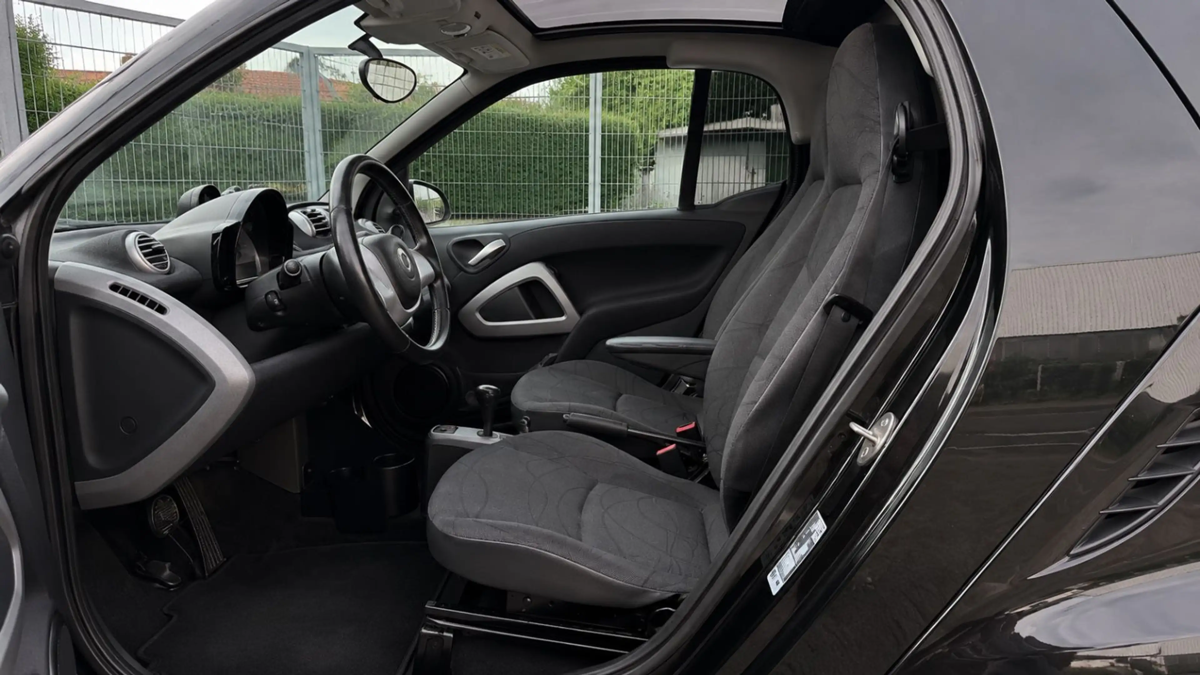 smart forTwo 71PS*SERVO * PANO * CARPLAY * SHZ * KLIMA — photo 11