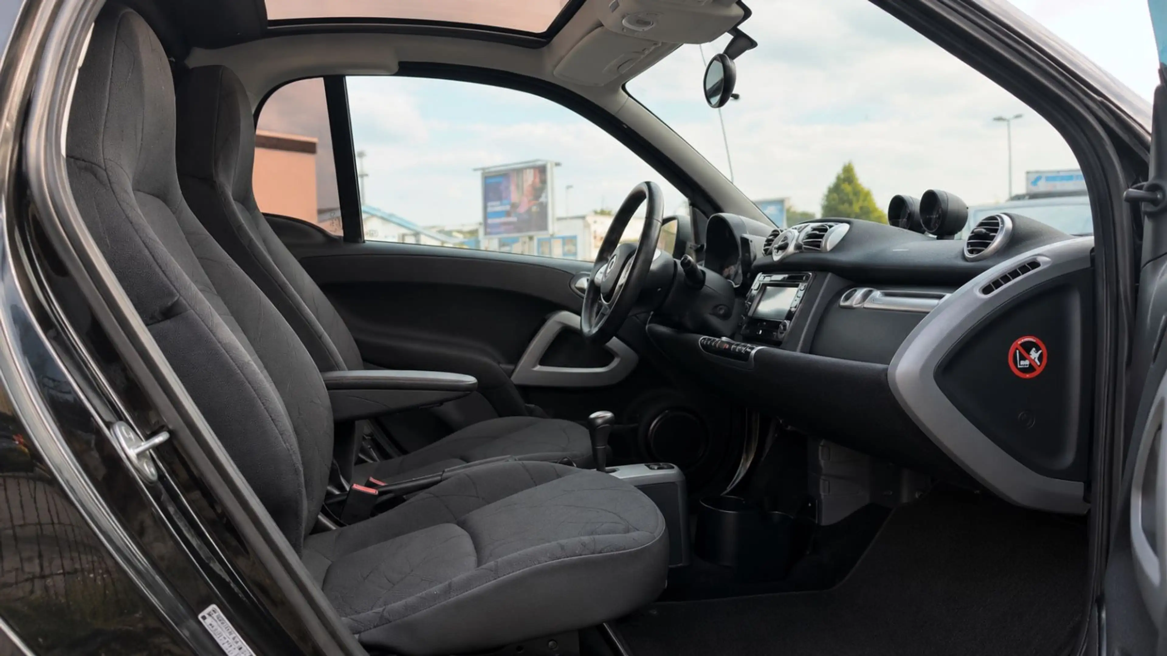 smart forTwo 71PS*SERVO * PANO * CARPLAY * SHZ * KLIMA — photo 12