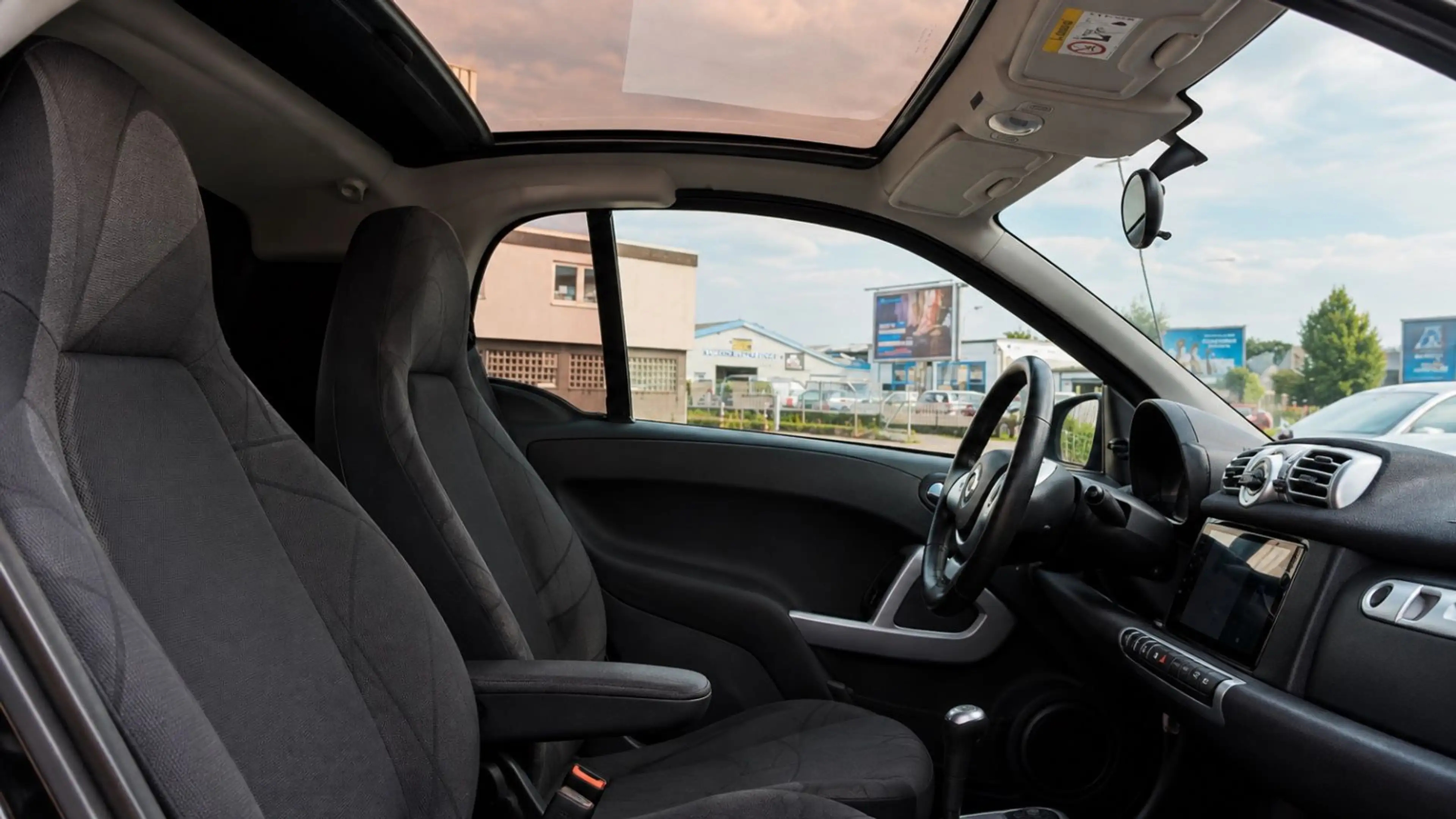 smart forTwo 71PS*SERVO * PANO * CARPLAY * SHZ * KLIMA — photo 13