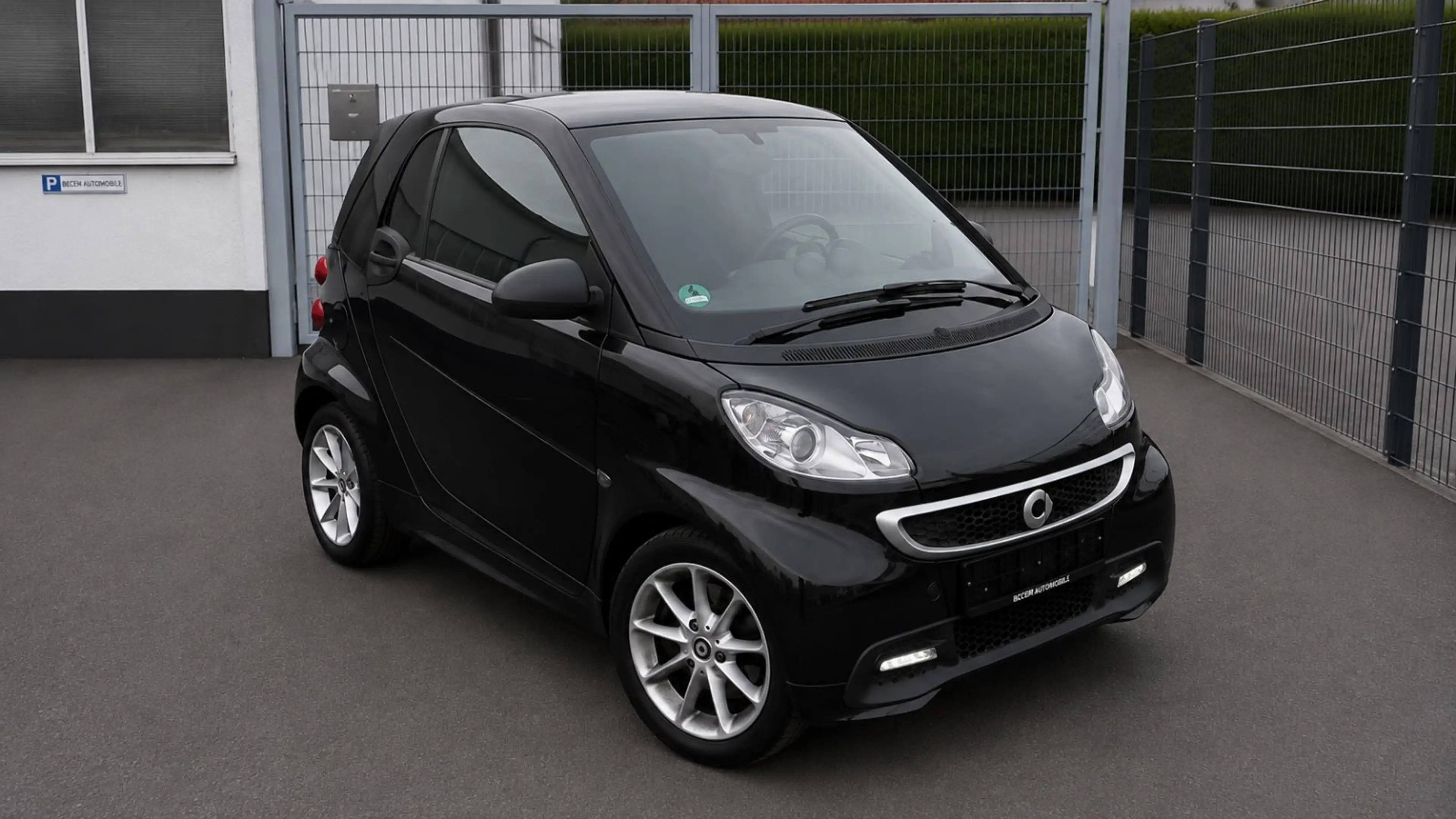 smart forTwo 71PS*SERVO * PANO * CARPLAY * SHZ * KLIMA — photo 3