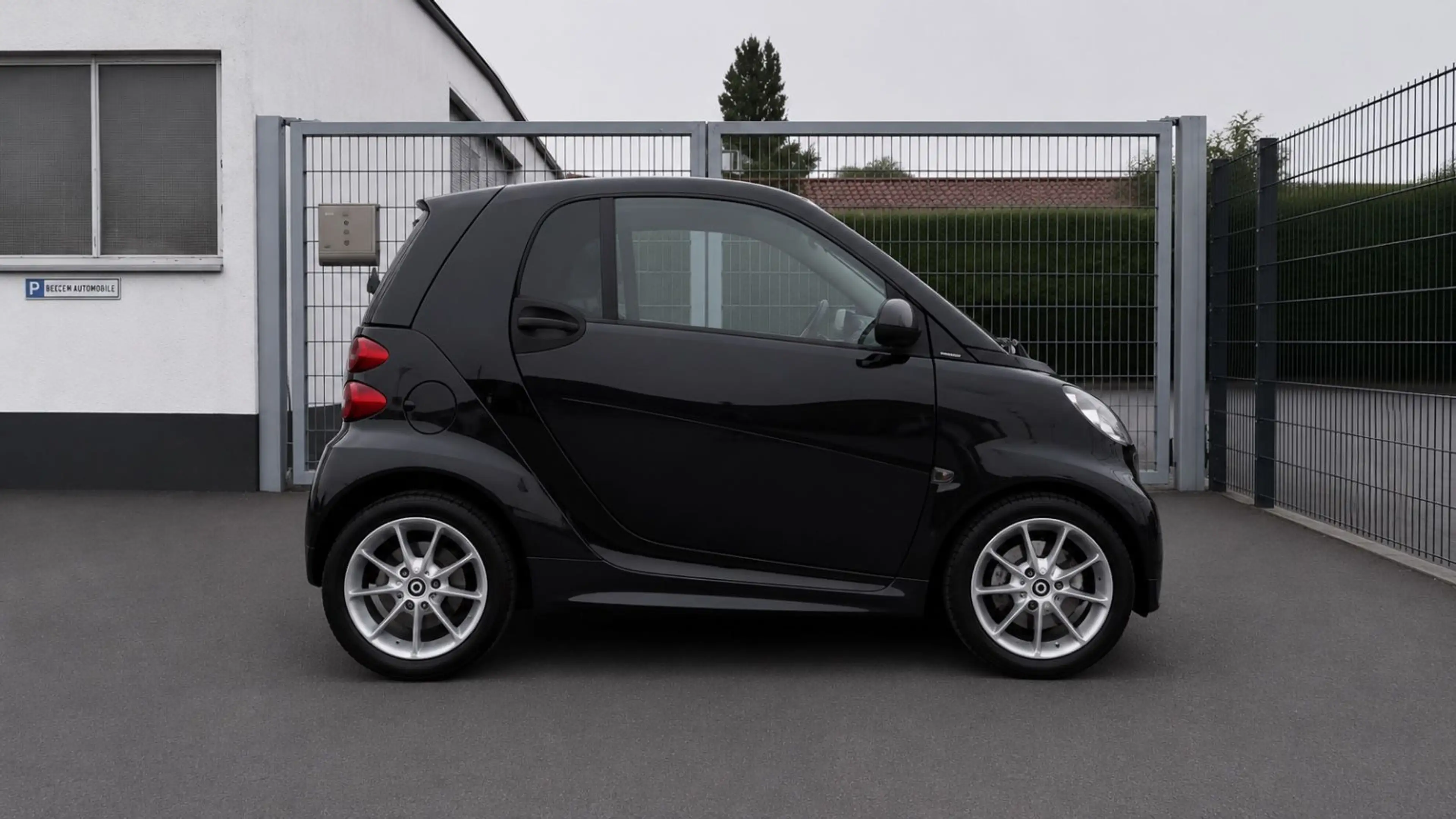 smart forTwo 71PS*SERVO * PANO * CARPLAY * SHZ * KLIMA — photo 4