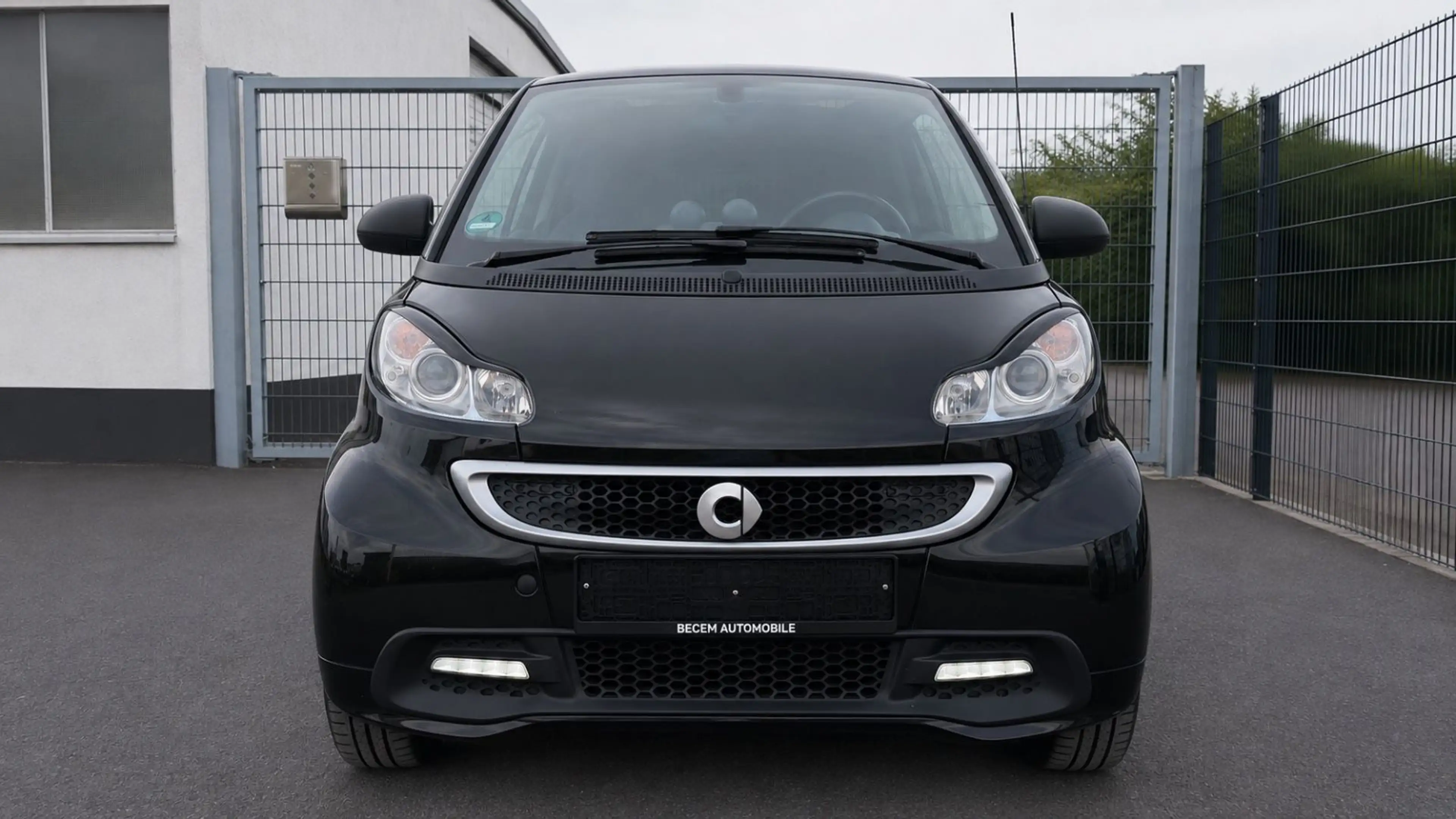 smart forTwo 71PS*SERVO * PANO * CARPLAY * SHZ * KLIMA — photo 2