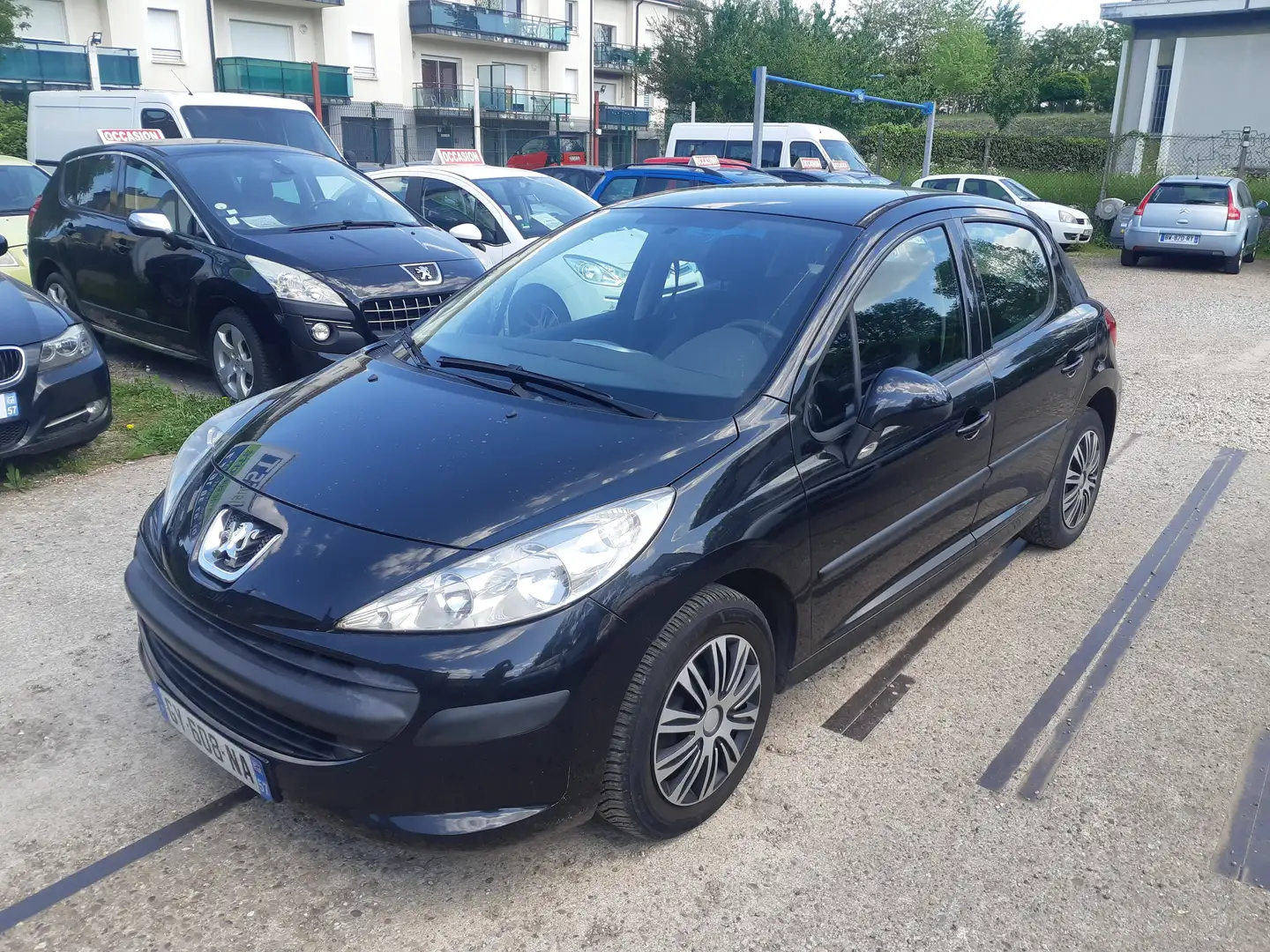 Peugeot 207 1.4 HDi 70ch Exécutive Noir - 2