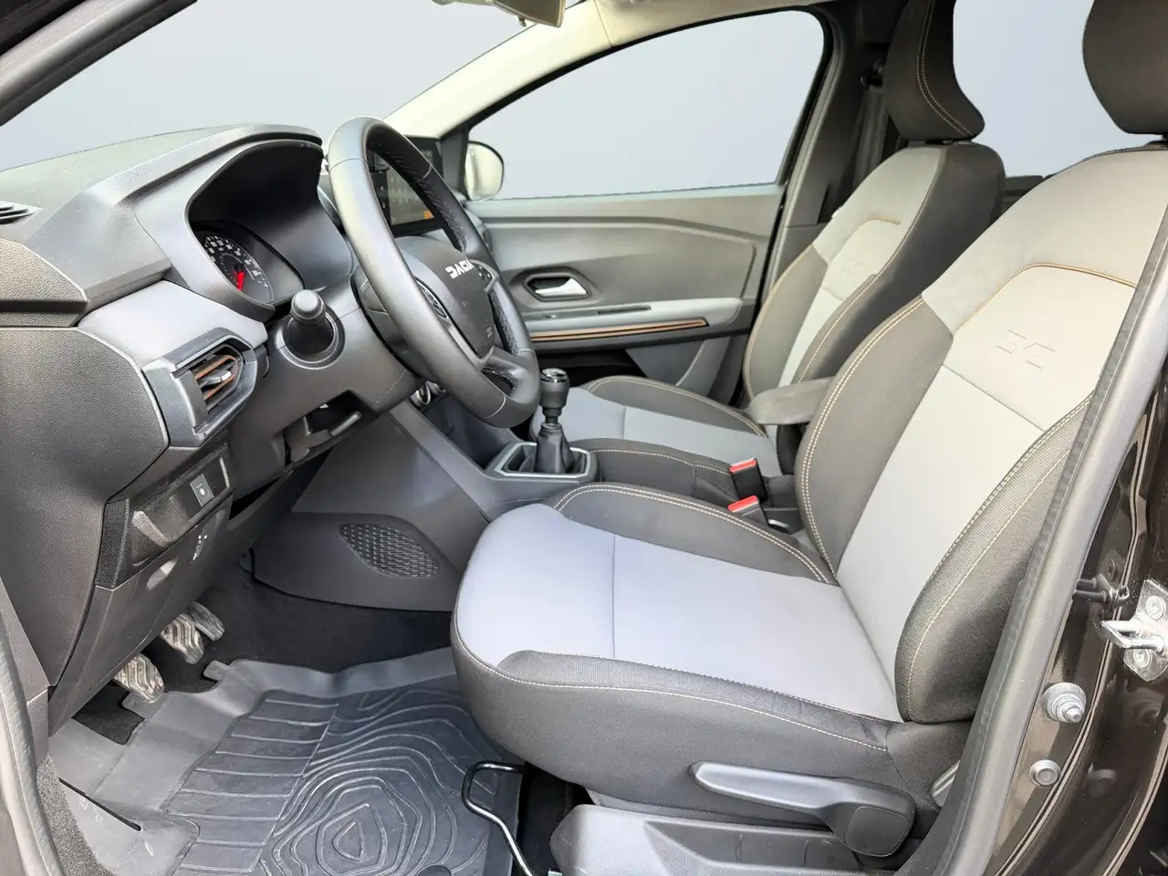 Dacia Jogger 1.0TCE110*7PL*EXTREME*6MT*CARPLAY*CAMERA*GARANTIE 14