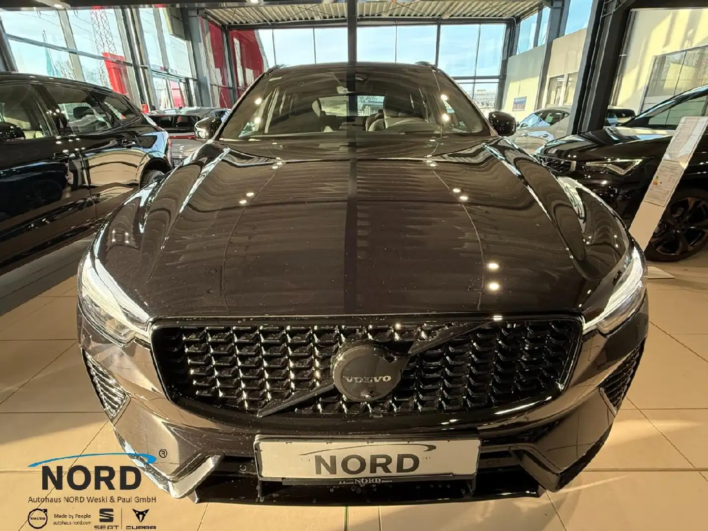 Volvo XC60 Ultra Black Edition AWD Schwarz - 2