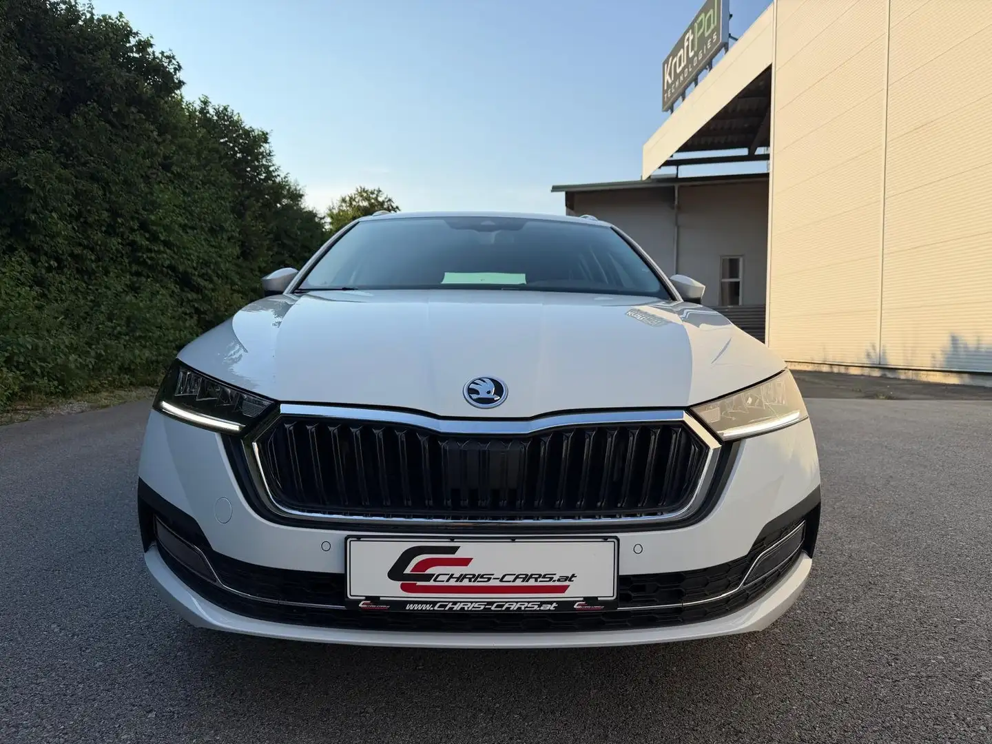 Skoda Octavia 2.0 DSG | 150 PS | LED | Virt. Cockpit | RFK | ACC Weiß - 2