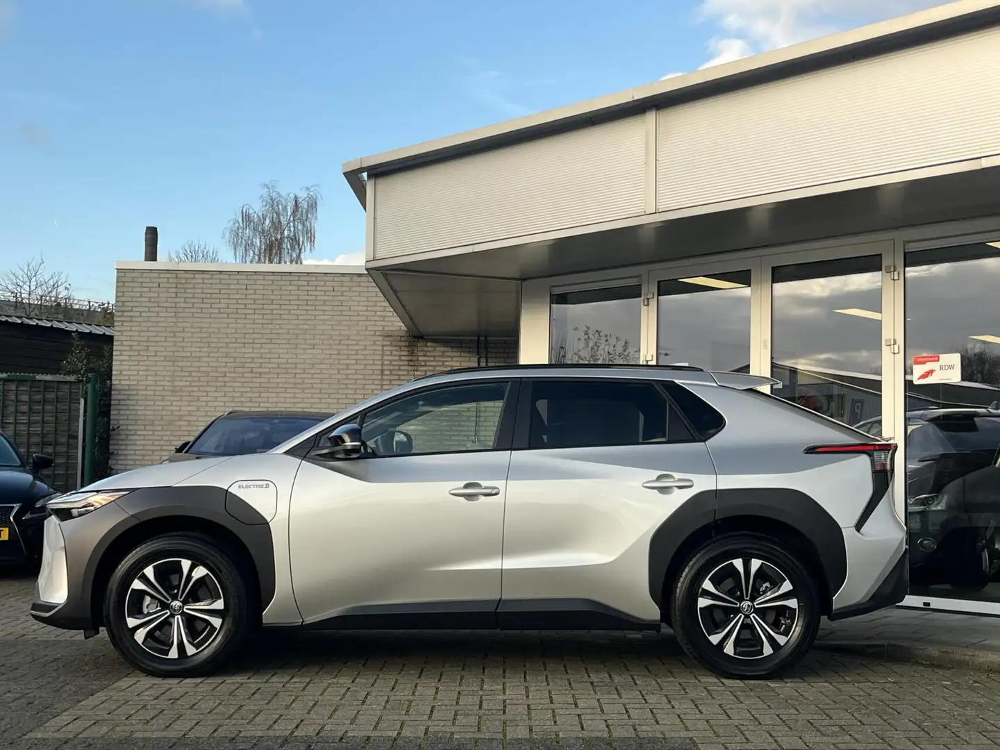 Toyota bZ4X Dynamic 71 kWh CARPLAY+360CAM+ACC+LED+MATRIX LED Gris - 2