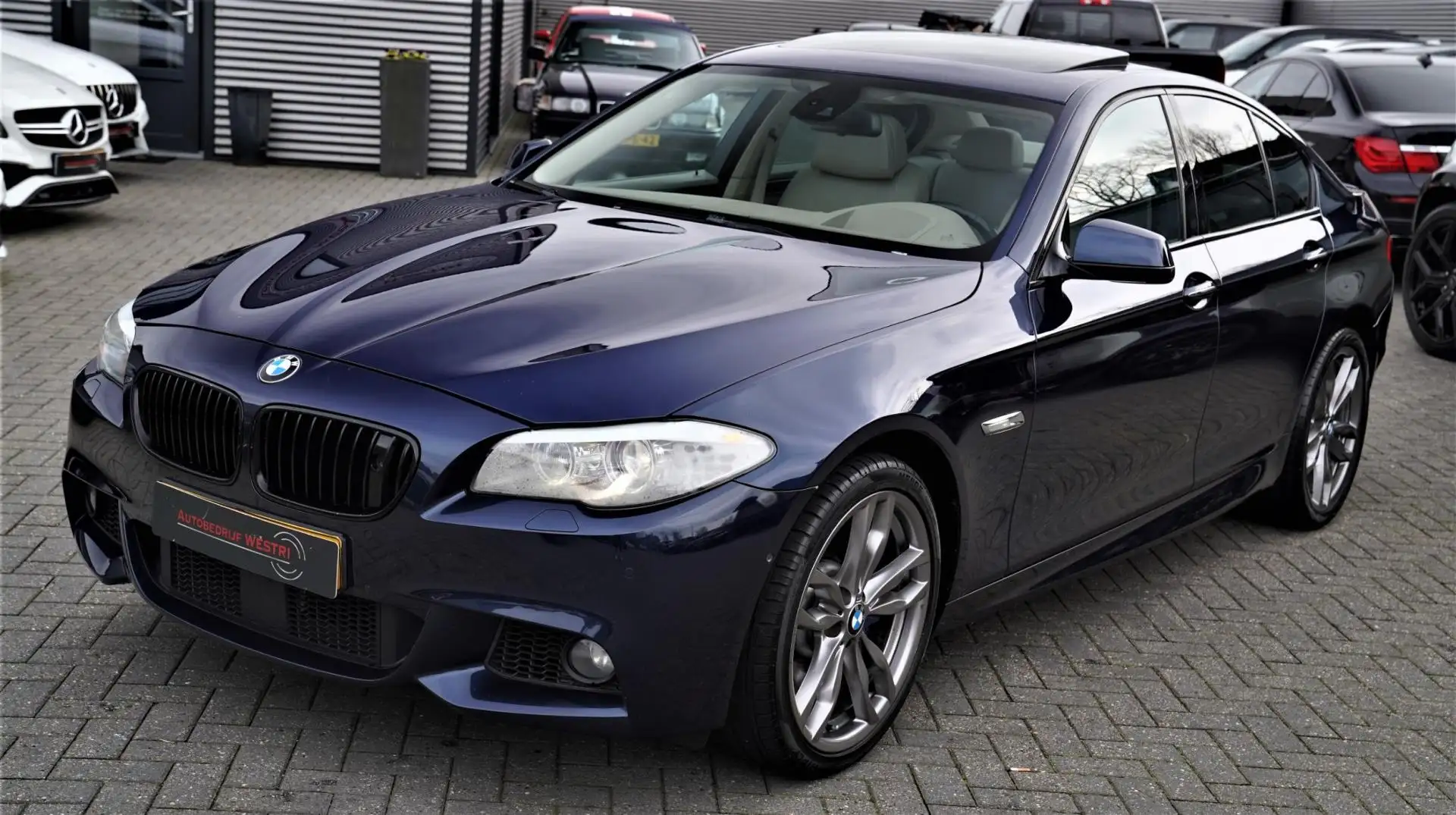 BMW 550 5-serie 550i High Executive | M-pakket | Adaptieve Blue - 2