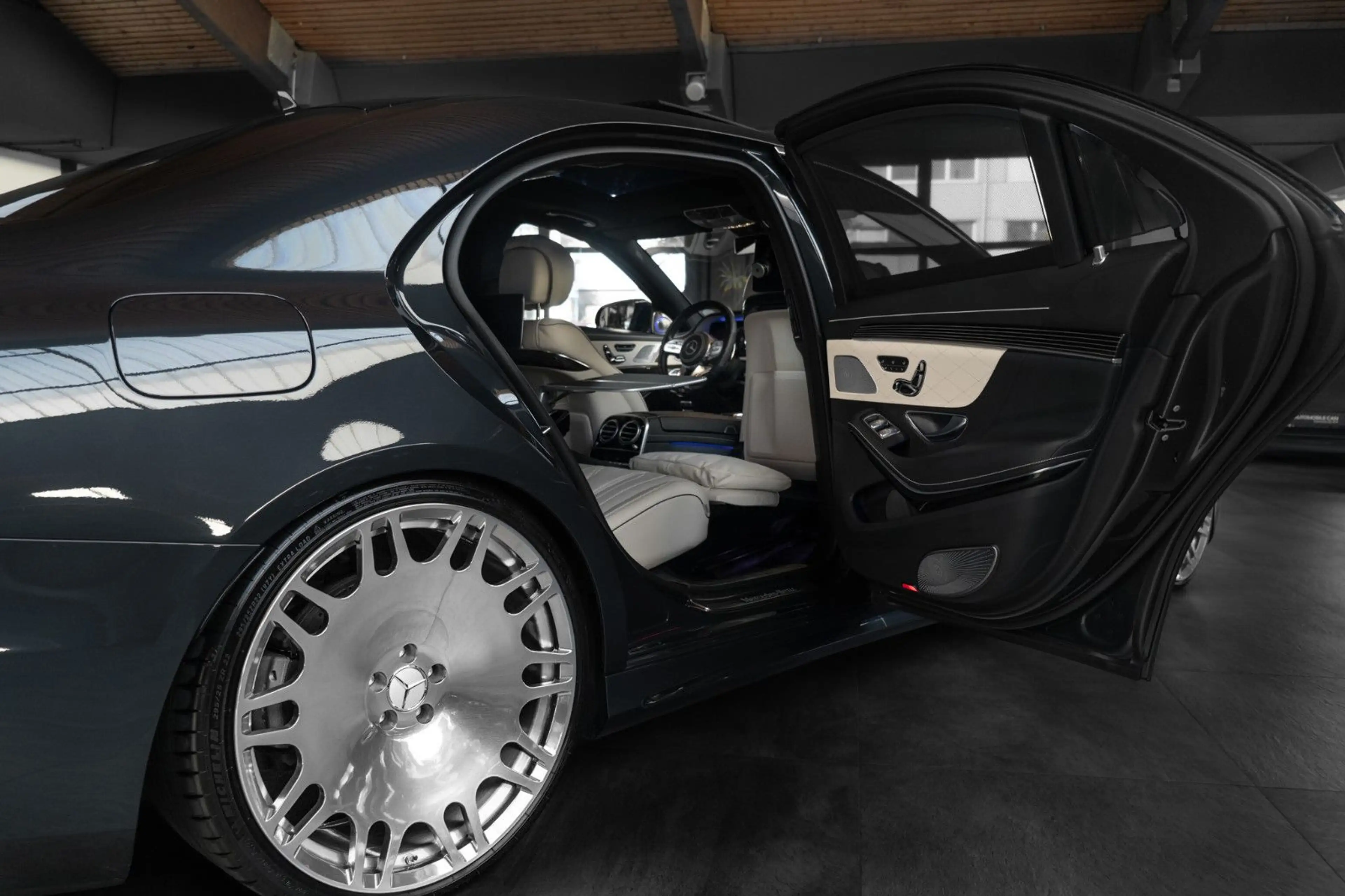 Mercedes-Benz S 560 4M LANG #MANUFAKTUR #AMG #1ST-CLASS #TISCH — photo 4