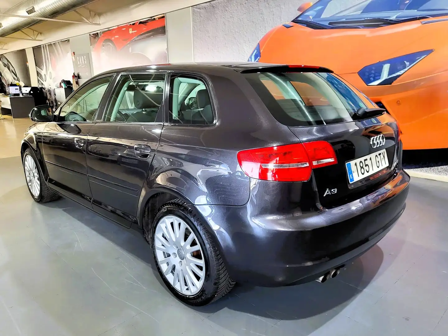 Audi A3 Sportback 2.0TDI Ambiente S-T DPF Gris - 2